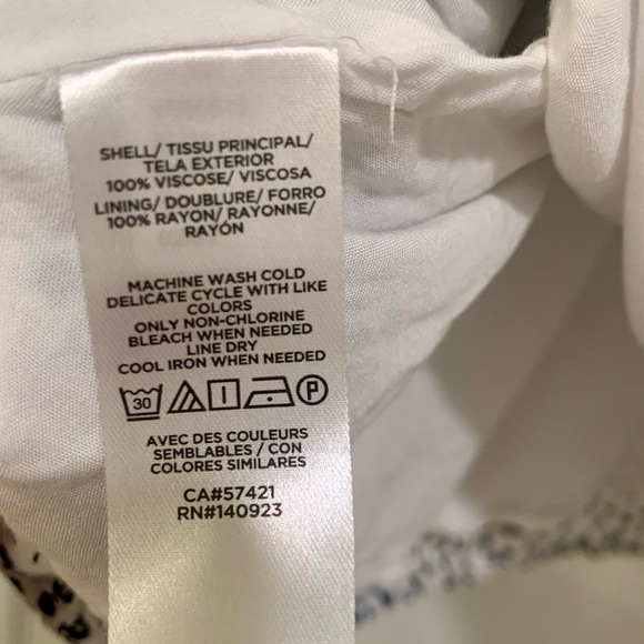 LOFT Black and White Pleated Viscose Sleeveless V-Neck Tank Top - Size Large - Picture 4 of 5